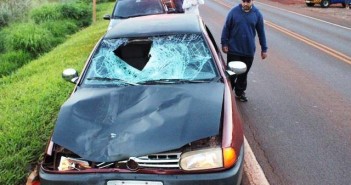 Carro se choca com mulher passando por viaduto; pedestre morreu na hora