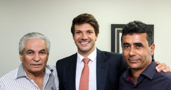 Deputado Tiago Amaral recebe trio de prefeitos da região em seu gabinete