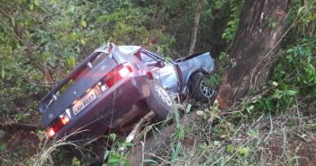 Mulher morre após veículo se chocar contra árvore na PR-340 em Lupionópolis