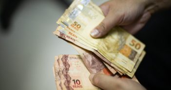 Governo estuda autorizar o congelamento do Salário Mínimo