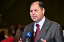 Ministério da Educação: Bolsonaro adia definir ministro e paranaense é cotado