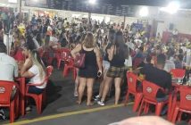 Bar de Colorado tem superlotação e é alvo de críticas na internet