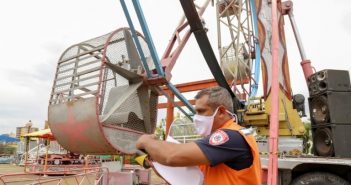 Defesa Civil interdita roda gigante após incidente em parque no Centro de Londrina