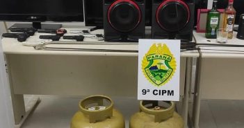 Em Santa Fé, polícia militar cumpre mandados, prendem três suspeitos e localizam armas e objetos de furtos