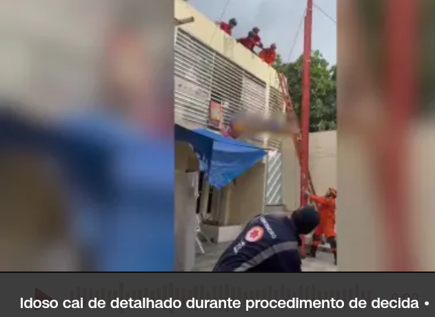 Corpo de bombeiros deixa idoso cair.