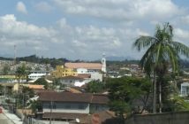 Criança de 3 anos pede ajuda em posto de gasolina e mãe é encontrada morta em casa em SC